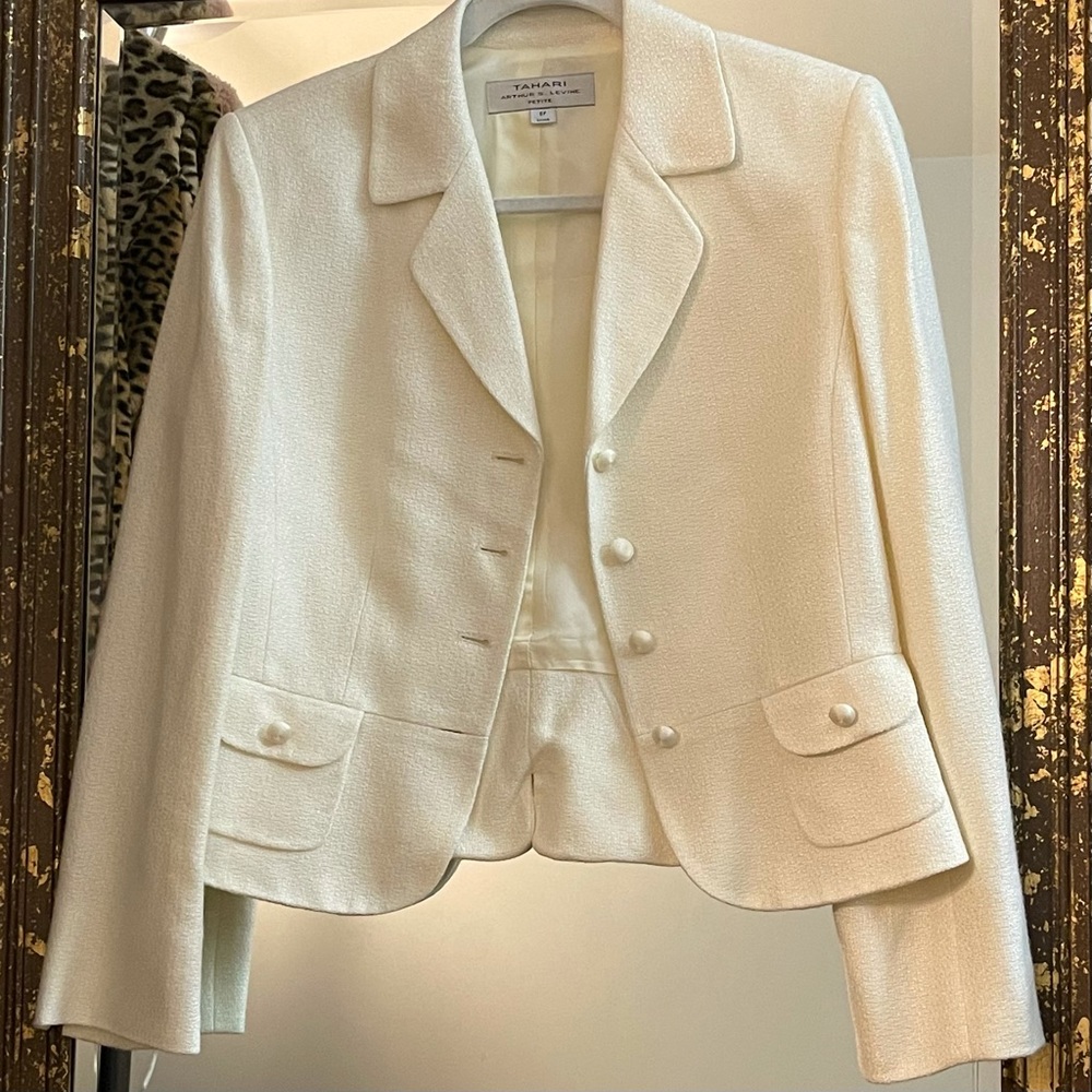 BNWT Tahari Blazer